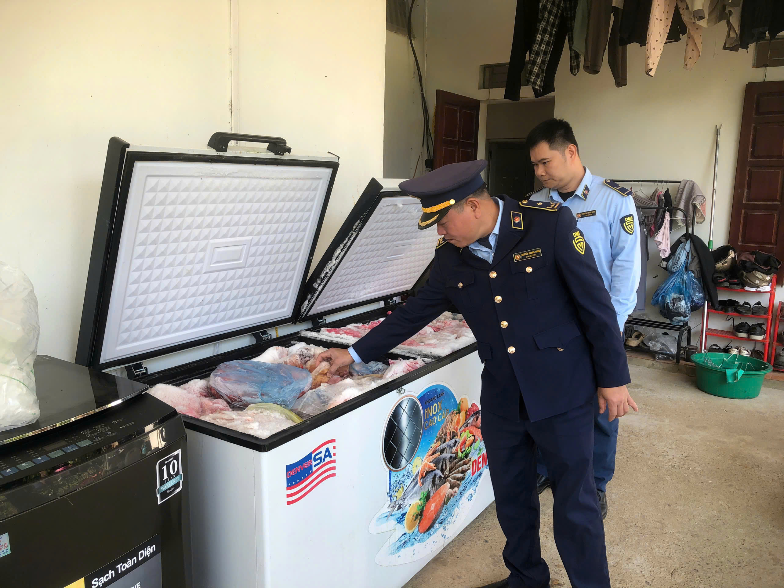 Tuyên Quang: Phát hiện gần 400kg thực phẩm không rõ nguồn gốc xuất xứ tại xã Bắc Quang