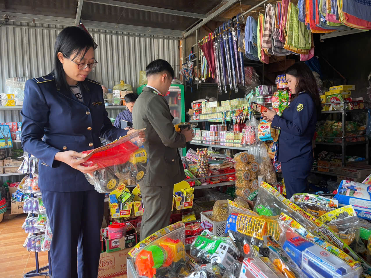 Thái Nguyên: Đội QLTT số 7 tăng cường kiểm soát hàng hóa giả mạo nhãn hiệu, không rõ nguồn gốc