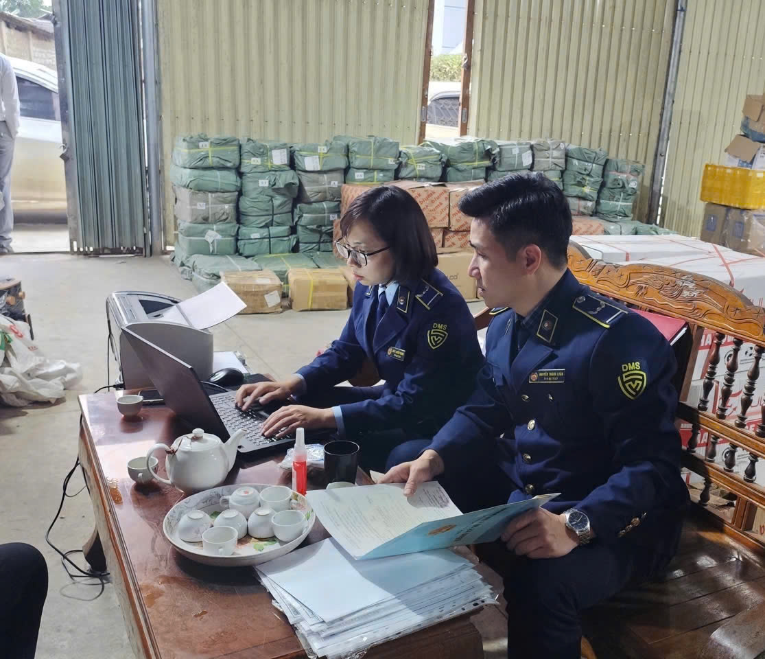 Thái Nguyên: Đội QLTT số 5 tăng cường kiểm tra, xử lý vi phạm trong hoạt động thương mại điện tử dịp Tết Nguyên đán Bính Ngọ 2026